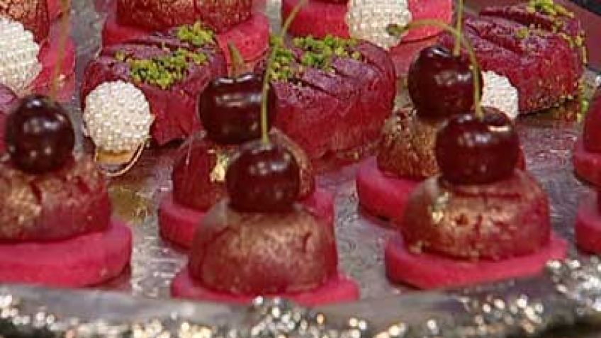 آموزش طبخ حلوای آلبالوی خوش رنگ