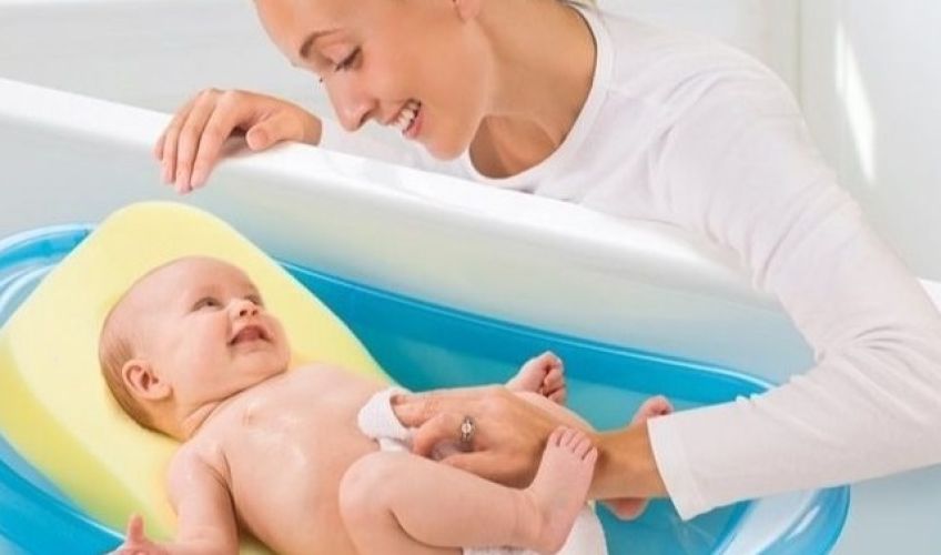 نحوه صحیح حمام نوزاد تازه متولد شده