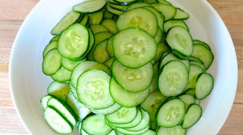 برای سلامت پوست و مو از روغن دانه خیار استفاده کنید