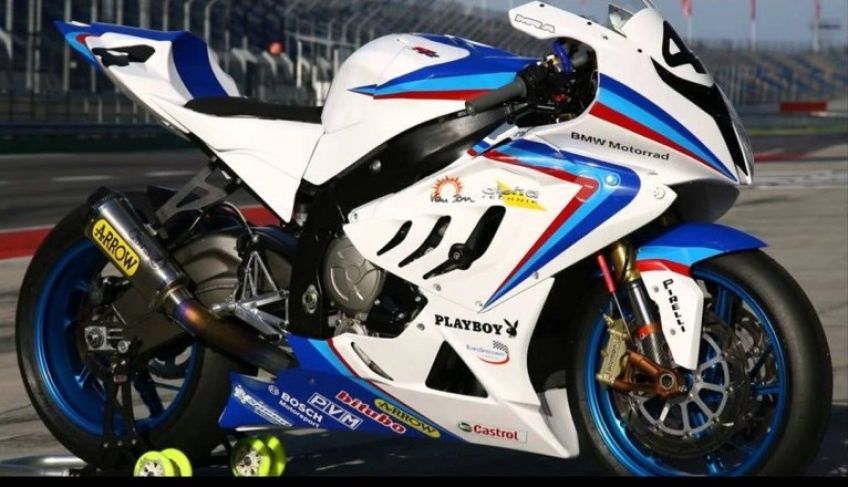 بررسی و مشخصات موتورسیکلت بی ام وی S1000RR