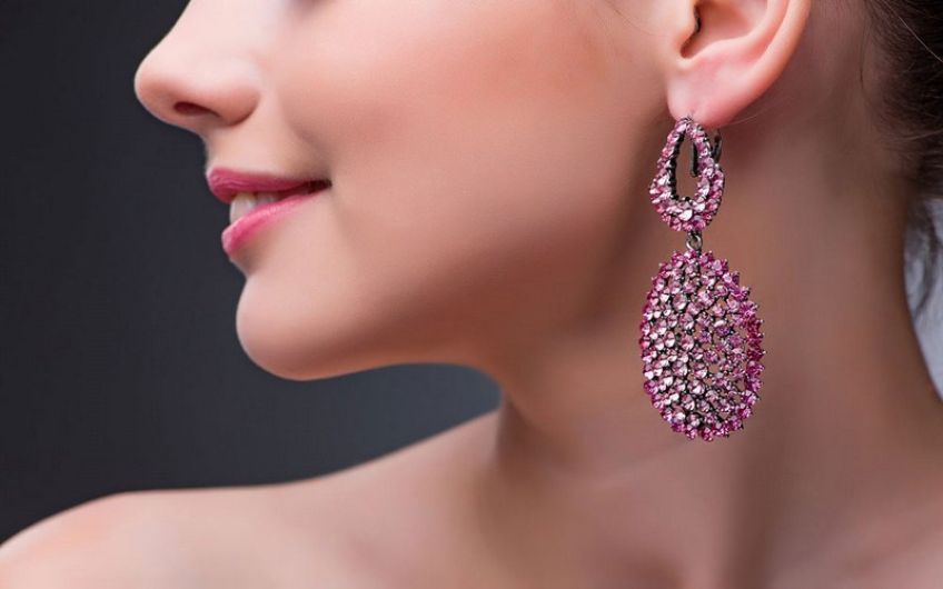 تاثیر ظاهری گوشواره و راهنمای انتخاب گوشواره مناسب فرم صورت