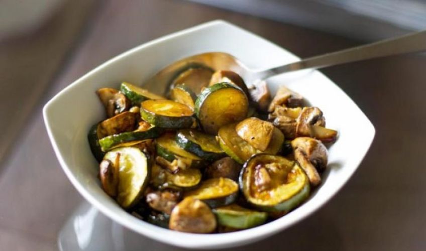 نحوه آموزش خوراک کدو سبز و قارچ غذای رژیمی در فر