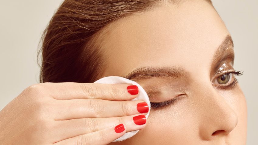 روش های پاک کردن ریمل چشم ضد آب