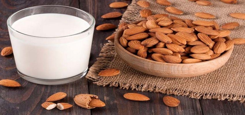 روش آماده کردن شیر بادام خانگی