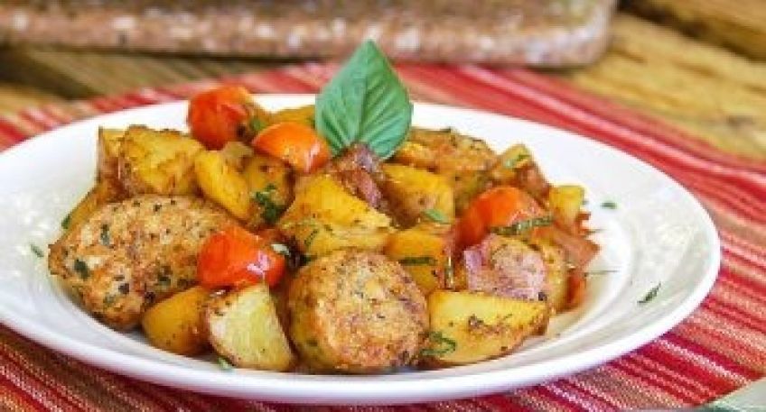 دستور تهیه خوراک سیب زمینی با گوجه و ریحان