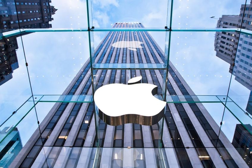 فروش اولین کامپیوتر رومیزی Apple-1
