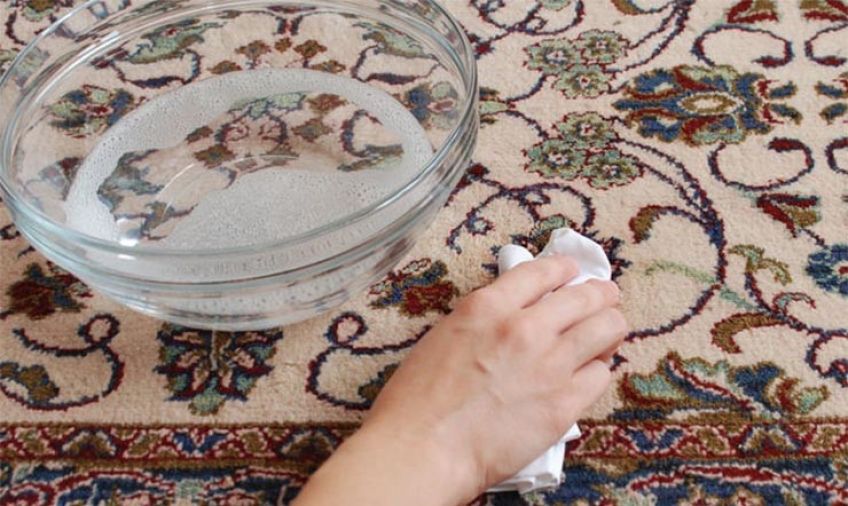 پاک کردن لکه روی فرش سفید