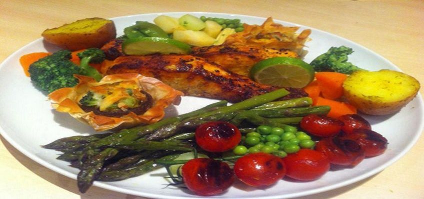 روش تهیه غذای دریایی ماهی و سبزیجات در فر