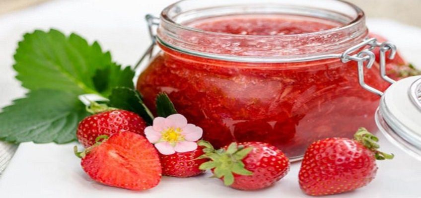 روش آماده کردن مربای توت فرنگی