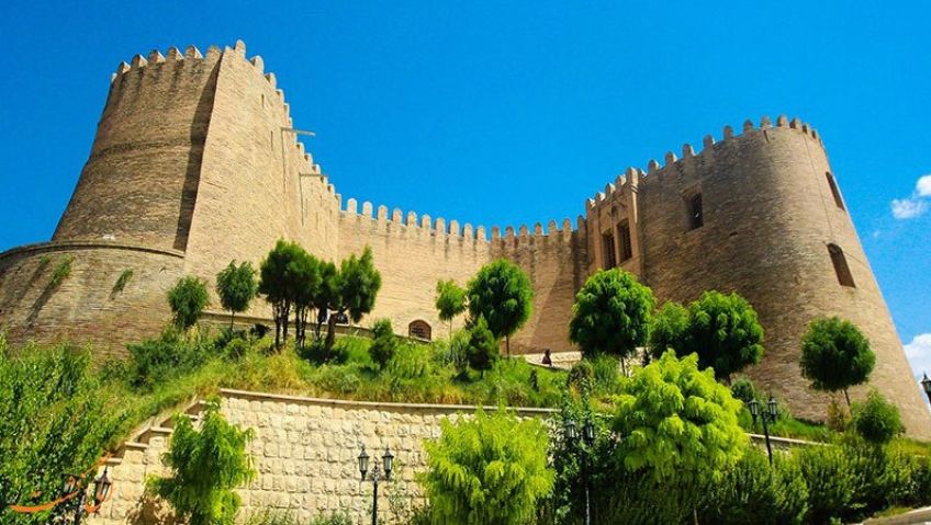 قلعه فلک الافلاک یا دژ شاپورخواست لرستان