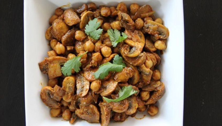 طرز تهیه خورشت قارچ و نخود گیاهی
