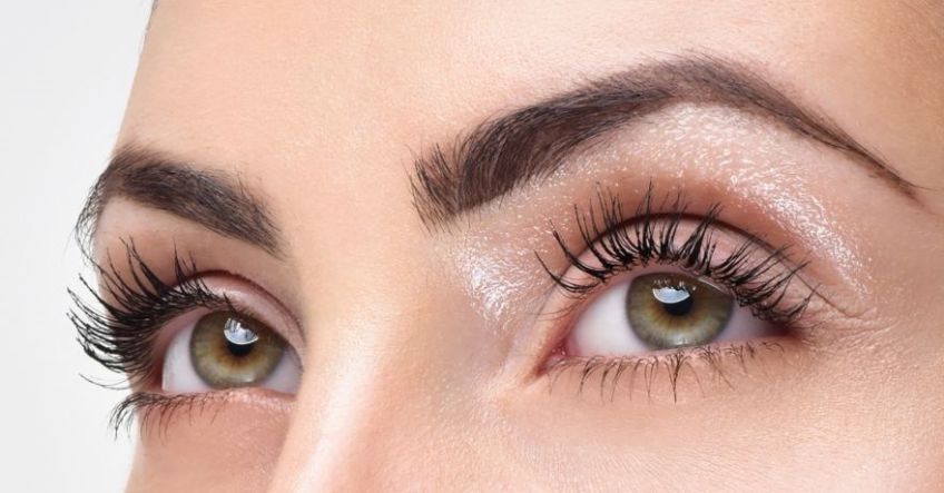 استفاده از روش های طبیعی و خانگی برای فر کردن مژه ها