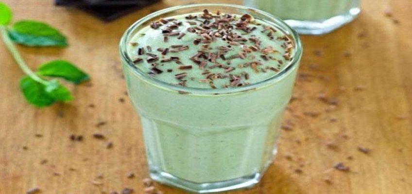 روش تهیه میلک شیک شکلاتی نعنایی