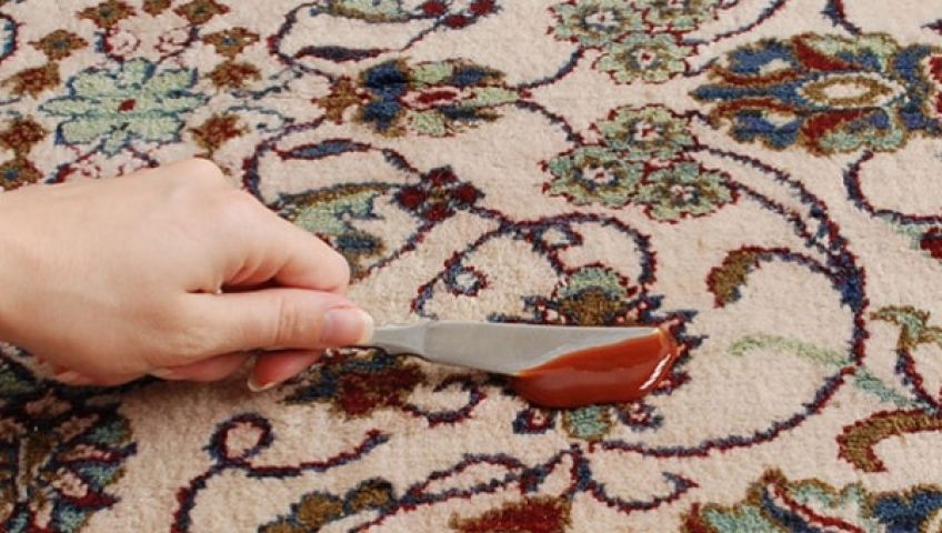تمیز کردن لکه شکلات و آب نبات