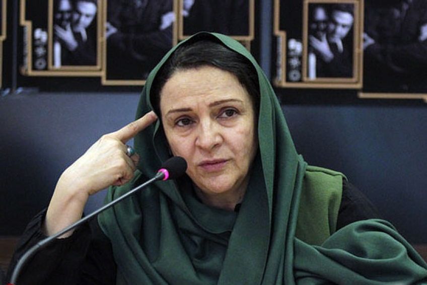 گلاب آدینه بهترین بازیگر زن جشنواره خروس طلایی و صد گل