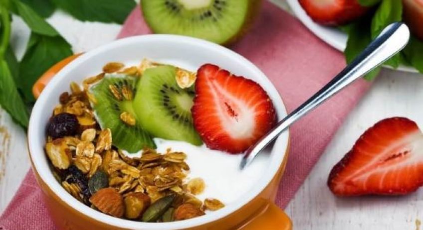 آموزش طبخ ماست و اسموتی میوه و سبزیجات صبحانه مقوی و رژیمی برای دیابتی ها