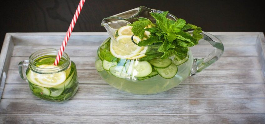 روش تهیه نوشیدنی دتاکس خیار و نعناع