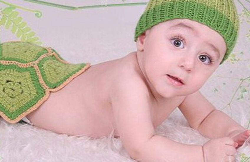 غلتیدن نوزاد در چند ماهگی طبیعی است