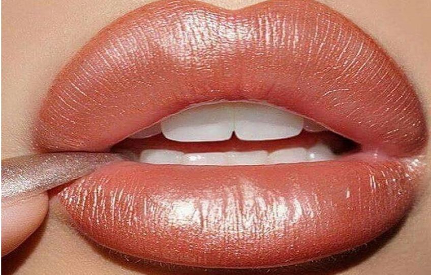 آموزش تصویری و مرحله به مرحله برجسته کردن لب با آرایش