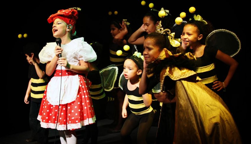بروز و رشد استعداد و خلاقیت های کودکان با تئاتر