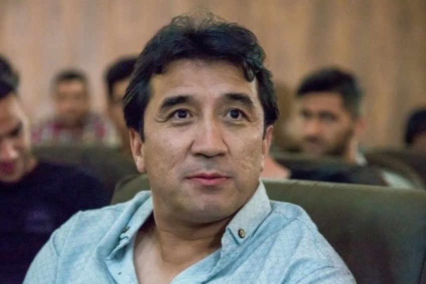 خداداد عزیزی بازیکن سابق تیم ملی فوتبال مجری تلویزیونی می شود
