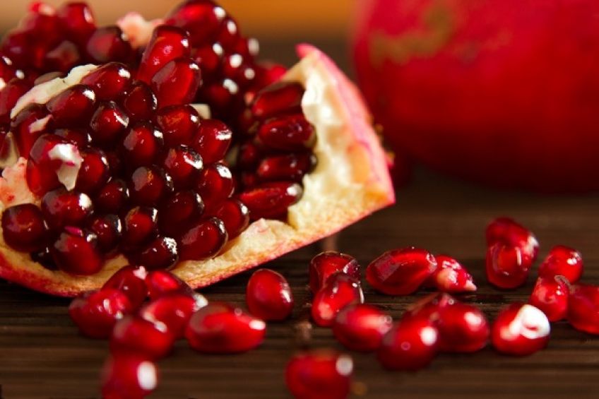 چگونه لکه انار را از روی لباس پاک کنیم
