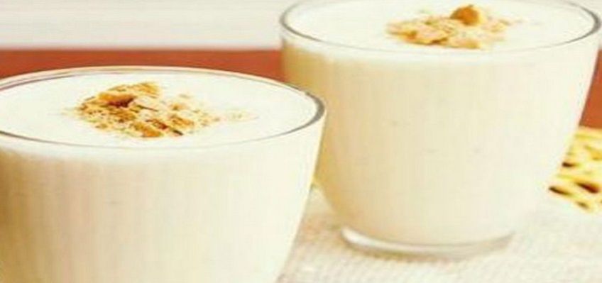 روش تهیه نوشیدنی اسموتی ماست و پسته