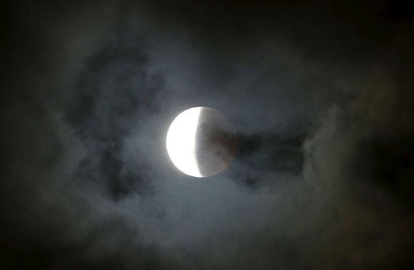 آشنایی با ماه گرفتگی