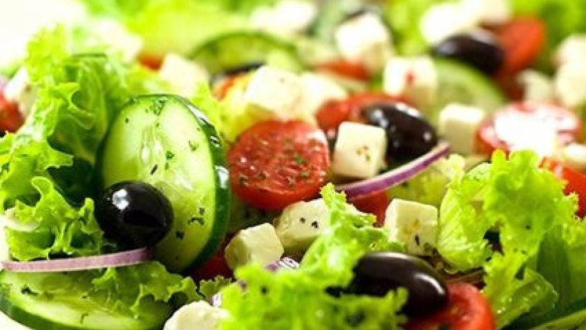 طرز تهیه سالاد یونانی رژیمی