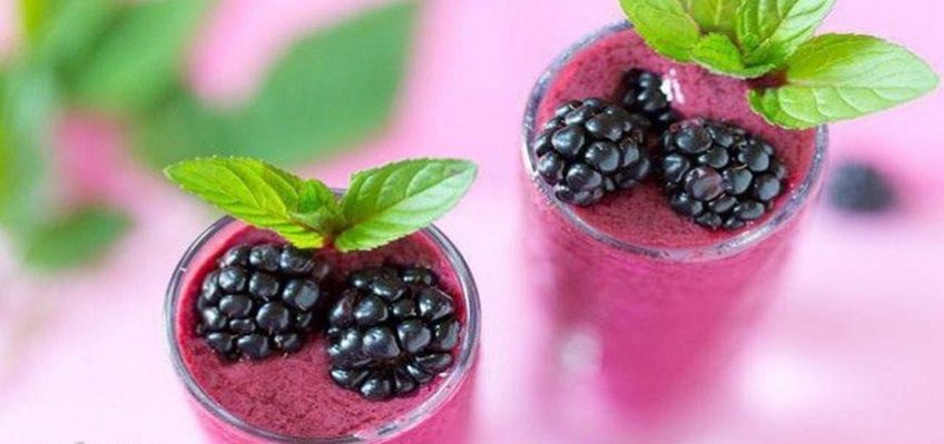 روش درست کردن نوشیدنی اسموتی شکلاتی تمشک