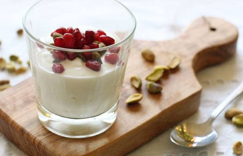 روش تهیه دسر ماست و انار خوشمزه و دلچسب