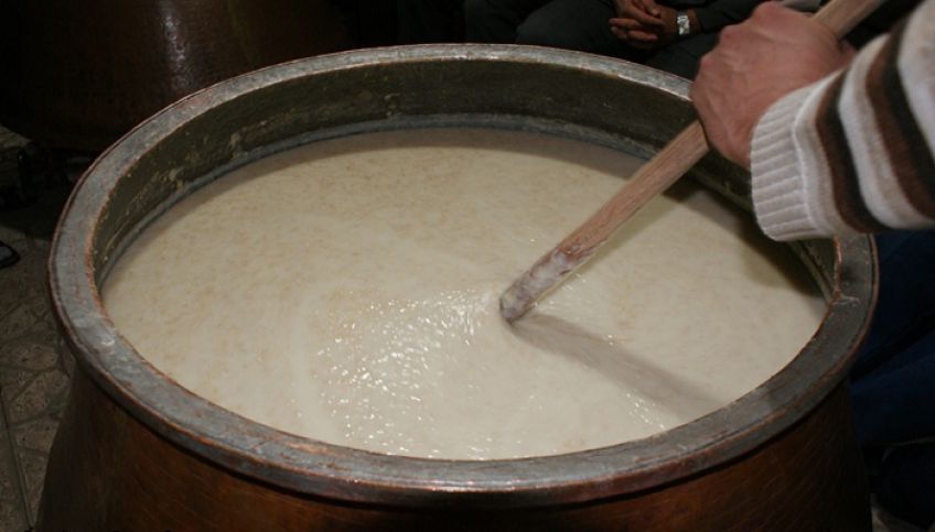 داستان و کاربرد ضرب المثل از هول حلیم افتاد تو دیگ