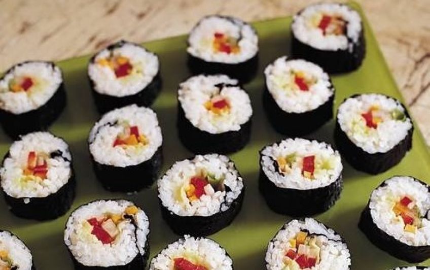 آموزش طبخ سوشی سبزیجات یک نوع غذای دریایی و البته رژیمی غنی