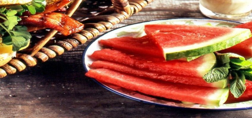 طرز تهیه نوشیدنی برش های هندوانه با شربت لیمو