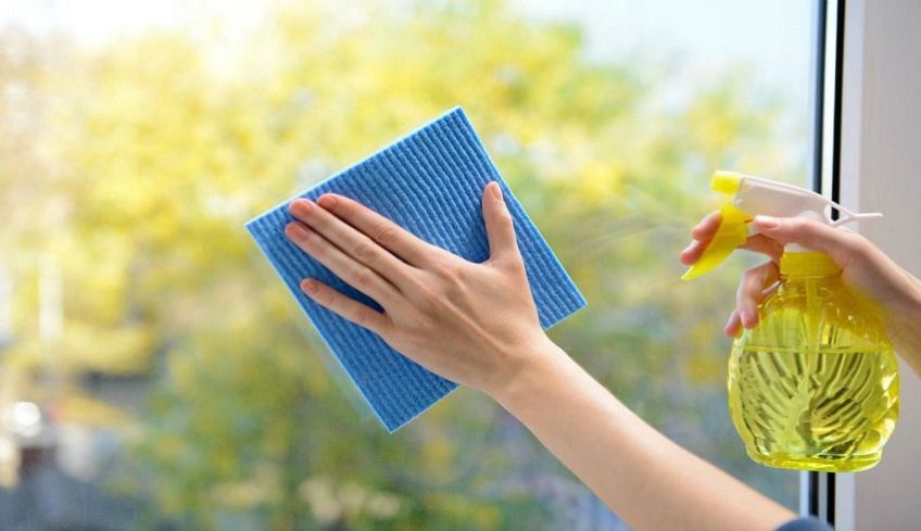 شیشه های منزل را چگونه برق بیاندازیم