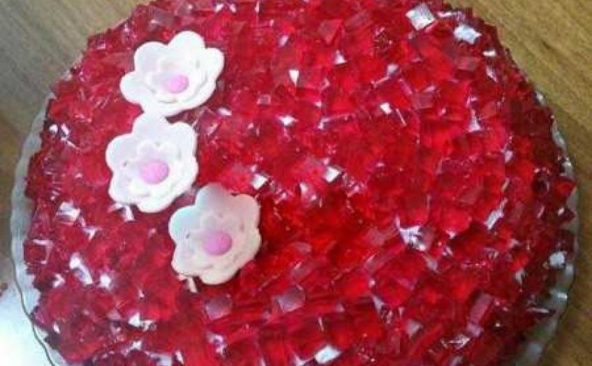 آموزش تهیه کیک اسفنجی با تزیین ژله و انار برای شب یلدا
