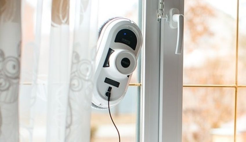 ربات  Hobot-188 شیشه ها را برای شما تمیز می کند
