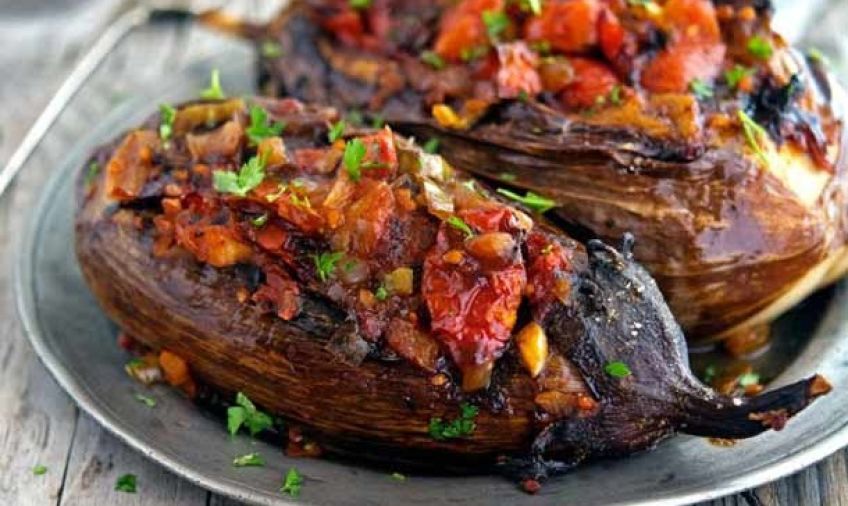 طرز تهیه بادمجان شکم پر مخصوص گیاه خواران