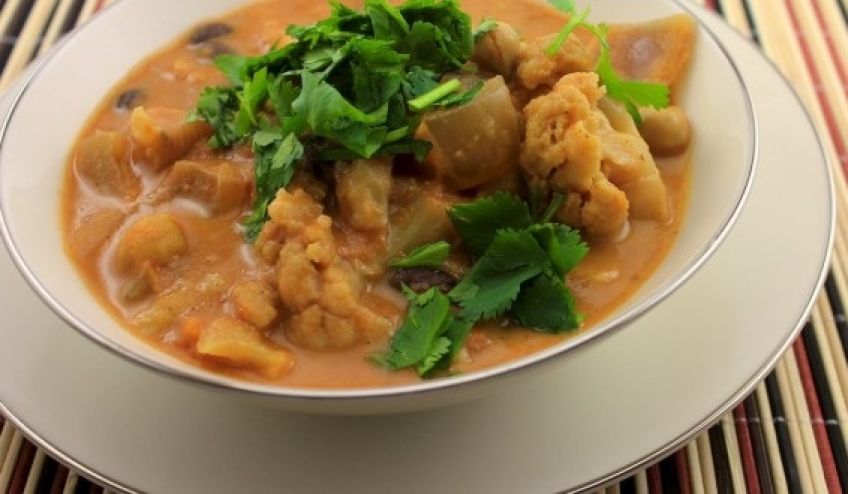 روش پخت خورش گل کلم گیاهی