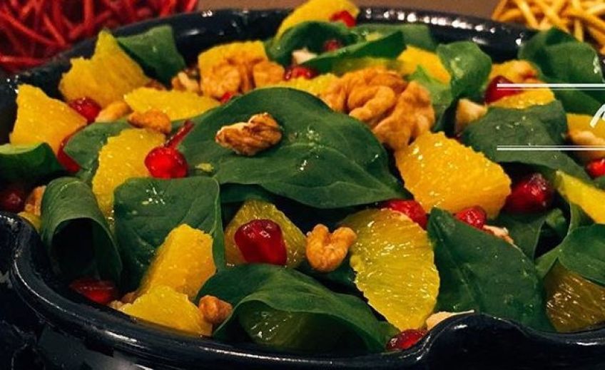 طرز تهیه سالاد اسفناج و رب انار
