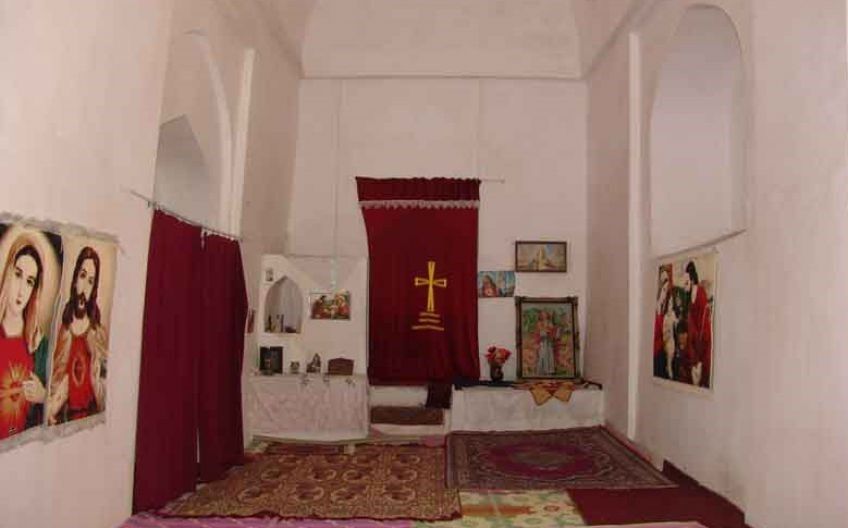 کلیسای سرخ آباد در سواد کوه مازندران کوچک‌ ترین کلیسای جهان