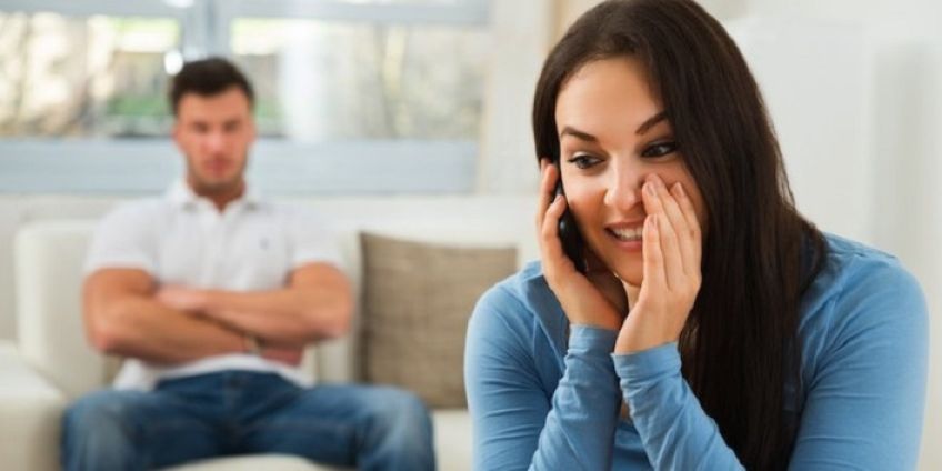 نشانه های خیانت در رابطه را بشناسید
