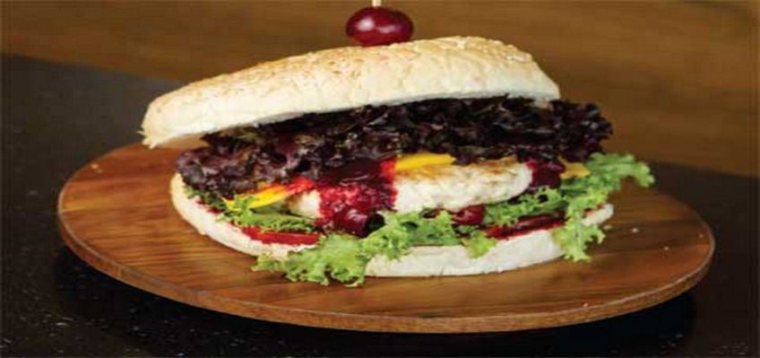 طرز پخت برگر مرغ با سس آلبالو
