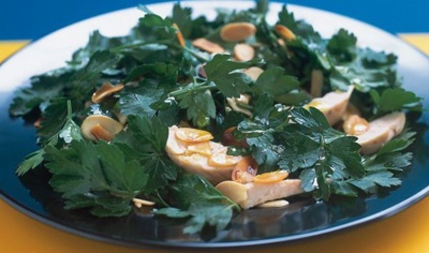 طرز تهیه سالاد مرغ و بادام و جعفری
