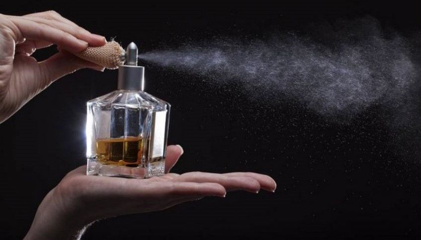نحوه صحیح عطر زدن و افزایش ماندگاری بوی عطر
