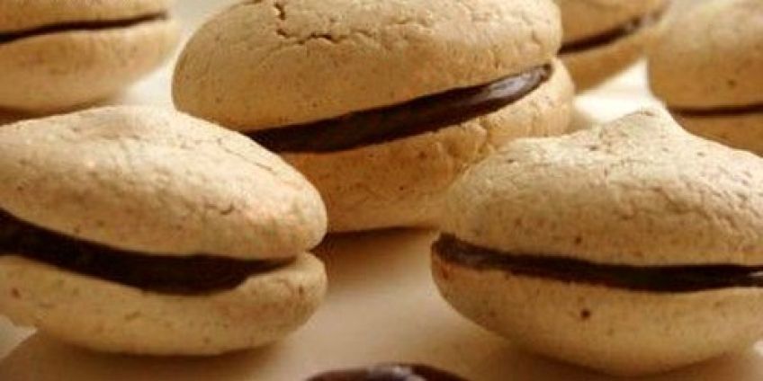 آموزش تهیه شیرینی پفکی با لایه شکلاتی شیرینی ساده و راحت