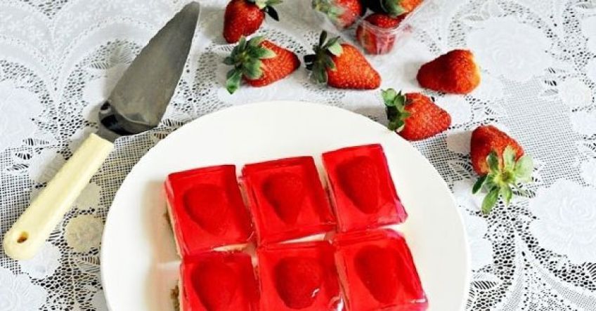دستور تهیه چیز کیک ژله ای توت فرنگی قلبی دسری زیبا و عاشقانه مناسب مراسم سالگرد ازدواج و جشن ولنتاین