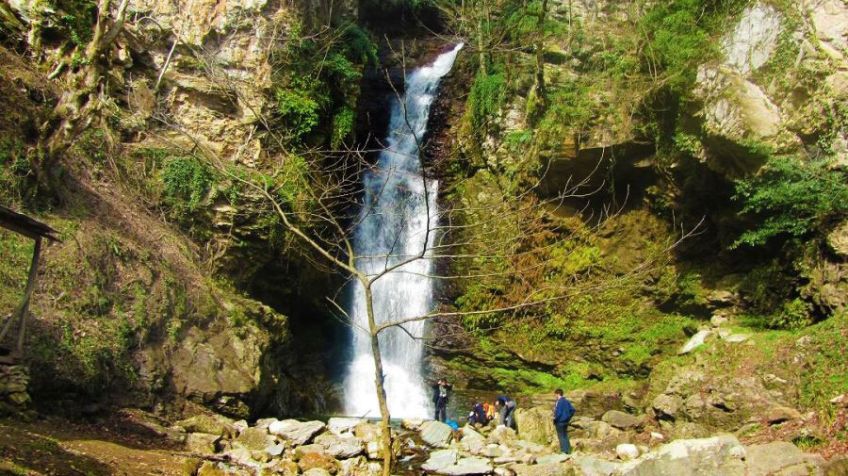 آبشار دودوزن شهرستان شفت از زیباترین آبشارهای گیلان