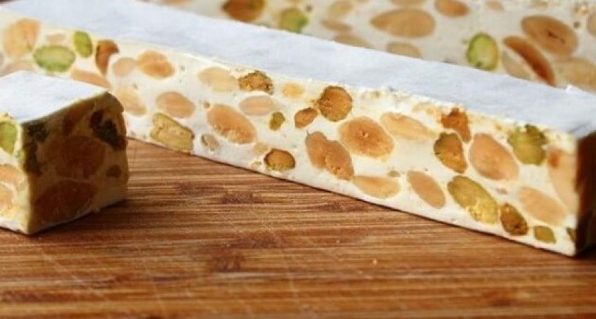 شیرینی نوقا تبریز سوغاتی برای مسافران عید