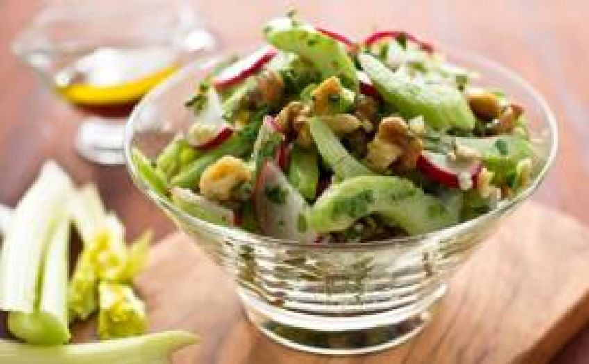 روش درست کردن سالاد کرفس سالادی رژیمی و خوشمزه